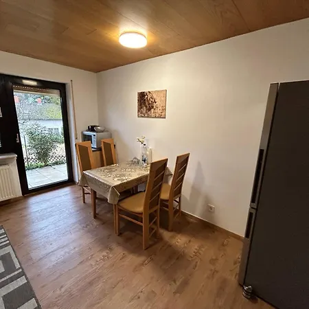 Ferien- Und Monteurwohnung Zum Waldblick Apartment *